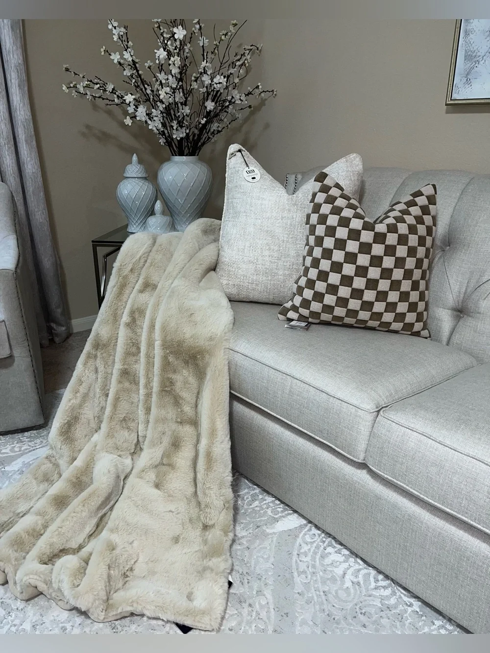1-NWT CALLISTO HOME LUXURY VELVET DECORATIVE THROW PILLOW (T07263F11)